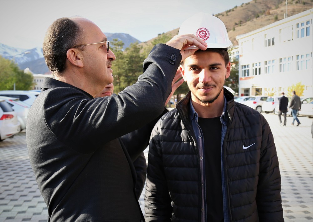 Genç Mühendis Adaylarına Baret Giyme Töreni